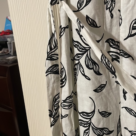 Tahari linen black white leaf crop jumpsuit with belt - Picture 2 of 5